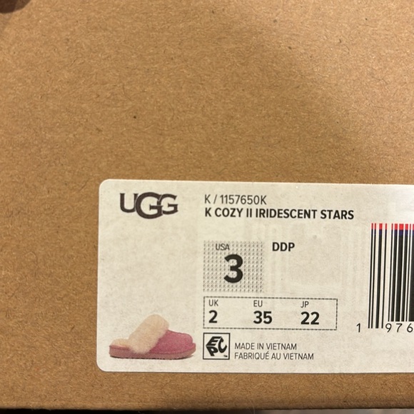 UGG big kids Cozy II Iridescent Stars Slippers - Picture 8 of 8
